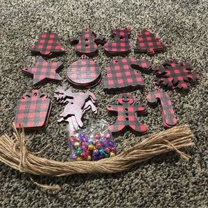 Wooden plaid Christmas ornaments set